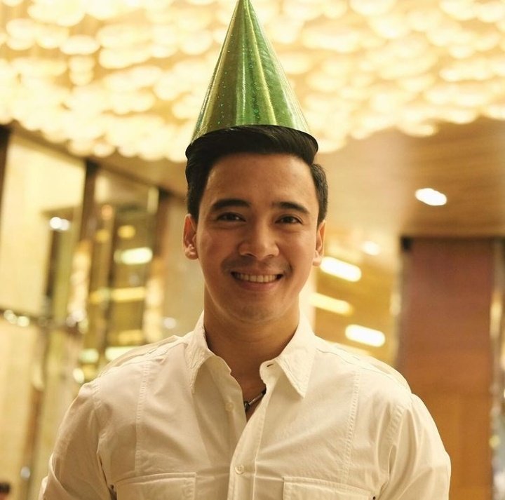 Advance happy birthday pogi 

Erik Santos 