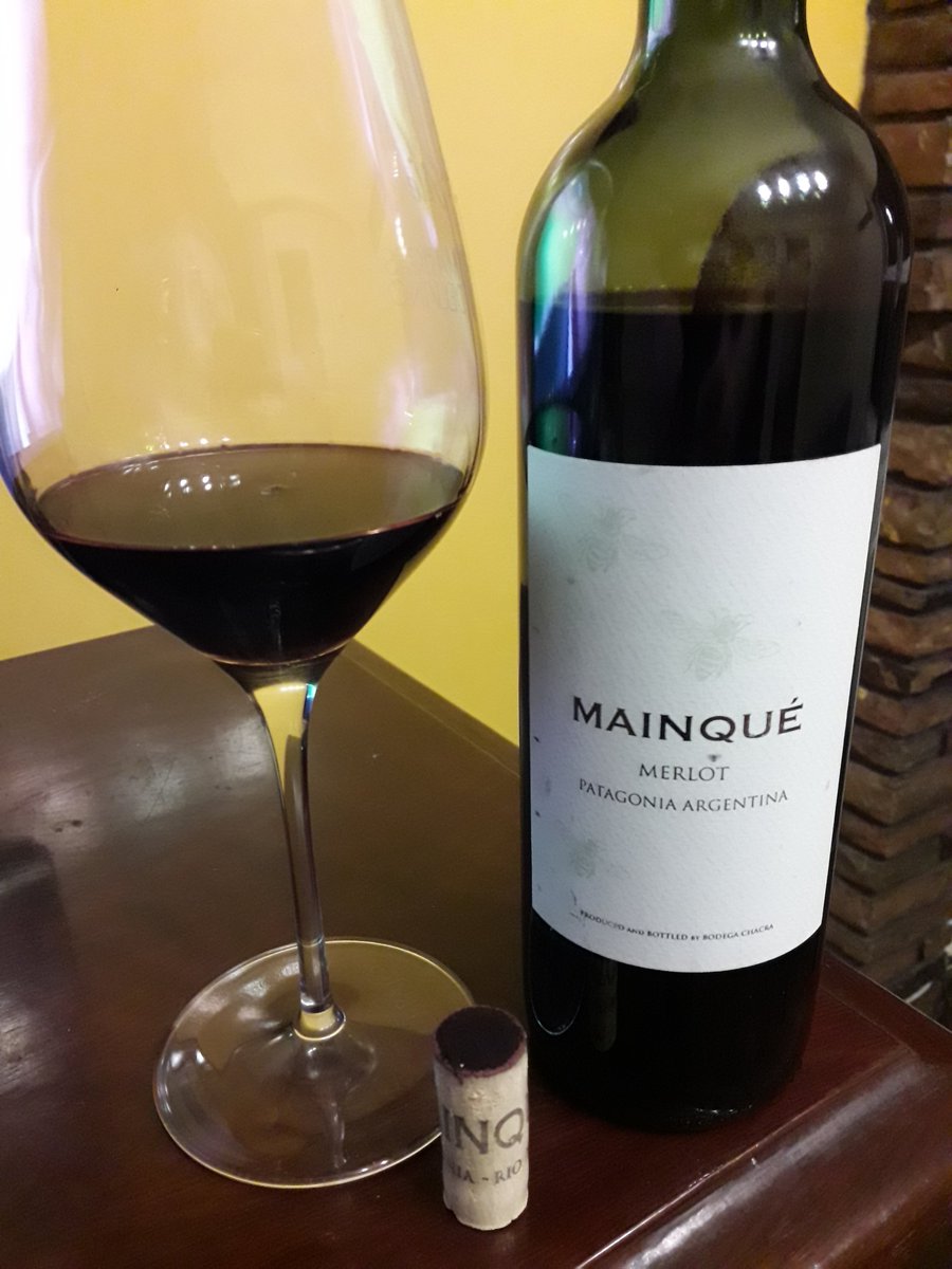 alitovigi's tweet photo. Noche de Merlot by @bodegachacra #Mainque #RioNegro #10AñosNoSonNada nariz evolucionada pero la boca es tremendaaa! Hay compota, hay crema moka, suavidad y elegancia! #WineLife #ElVinoUnaPasion Saluteeee 🍷🍷🍷 que tal @soldadosmerlot ?? https://t.co/OYRVcP7iRy