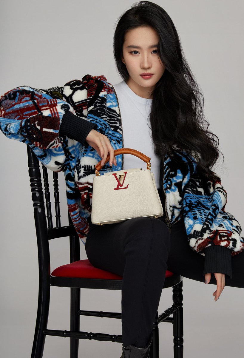 Yifei Liu News on X: As the brand ambassador of Louis Vuitton, @yifei_cc  was invited to watch #LVSS22 #LiuYifei #YifeiLiu #CrystalLiu #Mulan # LouisVuitton  / X