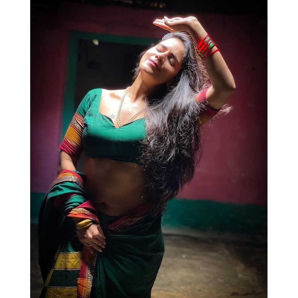 nilo_143's tweet photo. @Neha_loveu @pyari_bhabhi_2 @PrachiP58005429 @1NehaAgarwal @Tanishka66 @slutty_nihu @TanushaArora @ArundhatiKapoor @chatpati_mohi @CGHVCjbXJMGuuue @se_xy_world @DevidKolkata Ekdam sahi boli Neha thik he to ab jara apna haal a dil bata do chand lafzo me.
Good morning https://t.co/lDz8l5w7P8