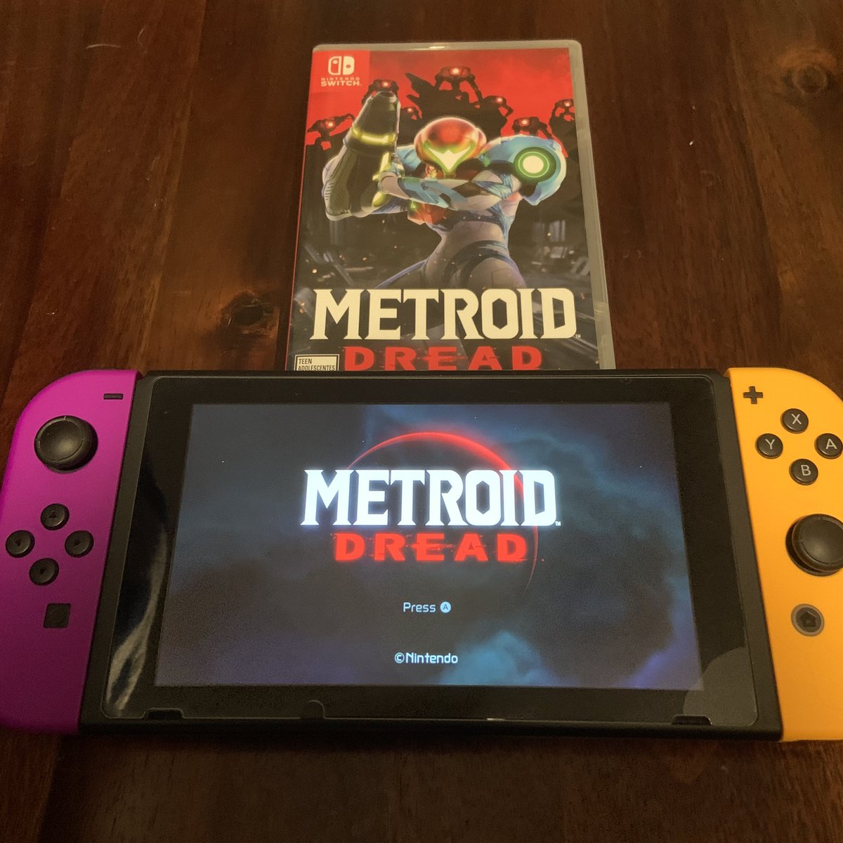 ChokedGoat's tweet photo. I’m only at the title screen and the music has given me goosebumps. So ready for this!!!!
#MetroidDreadFriday #Metroid https://t.co/lnFPjzX31a