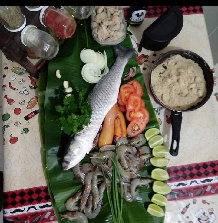FelipeL11552120's tweet photo. Hoje foi um dos pratos que faço para a família e não sobra nada.
Tainha recheada com farofa de banana assada na folha de bananeira
Camarão ao bafo
Marisco vinagrete
Pirão da cabeça dos peixes
Ostras gratinadas
Purê de mandioquinha ou batata baroa. https://t.co/JqNAeWEVOQ