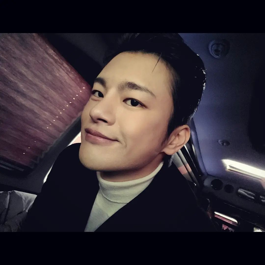 Not me uploading old photos on instagram ㅋㅋㅋㅋ