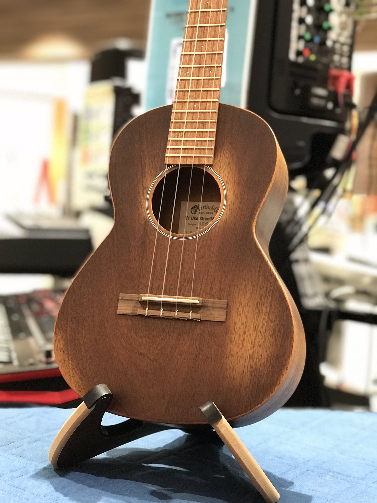 島村楽器 イオンモール岡山店 ウクレレも入荷 Martinよりとにかくカッコいいウクレレ T1 Uke Streetmasterが入荷 新製品ですが流通が少なくめちゃレアな一本 ウクレレ Martin T Co T24qxfdlip Twitter