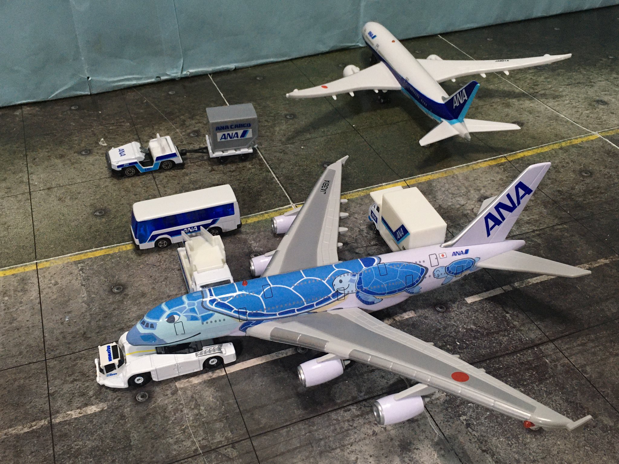 【美品・電池付】リアルサウンドフライングホヌ 丸彰 エアバス A380 ヨドバシ.com - 丸彰 MT477 [エアラインシリーズ リアルサウンド
