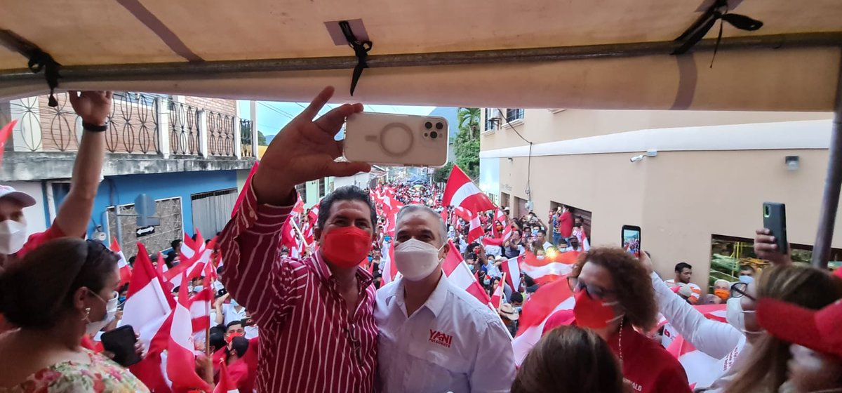 vrsabillon's tweet photo. Hoy en San Nicolas Santa Bárbara recibio a Yani Presidente, con alegria y esperanza en una nueva patria con oportunidades para la gente. #VictorDiputado91 #YaniPresidente #Votaporlos9diputados. #BenchitoAlcalde https://t.co/kD1naAlVCj