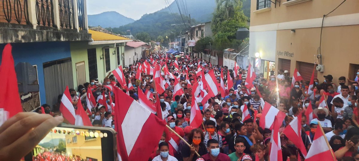 vrsabillon's tweet photo. Hoy en San Nicolas Santa Bárbara recibio a Yani Presidente, con alegria y esperanza en una nueva patria con oportunidades para la gente. #VictorDiputado91 #YaniPresidente #Votaporlos9diputados. #BenchitoAlcalde https://t.co/kD1naAlVCj