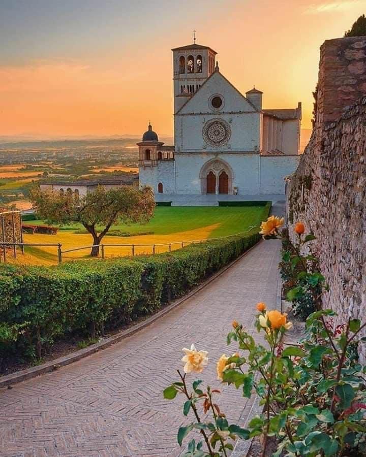FotoAssisi's tweet photo. Assisi https://t.co/xdXu6FhThQ