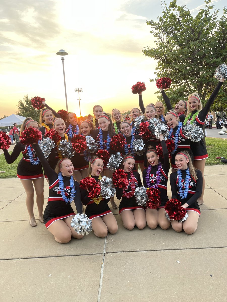 On Fridays we cheer on the Pioneers! ❤️🤍