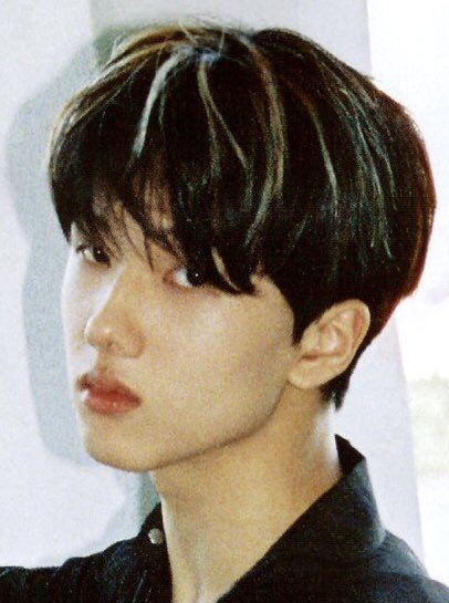 ชอบจีซองวะชอบจริงๆคือจีซองจะแต่งลุคไหนก็หล่อหมดเลย ยิ่งโตยิ่งหล่ออ่ะ