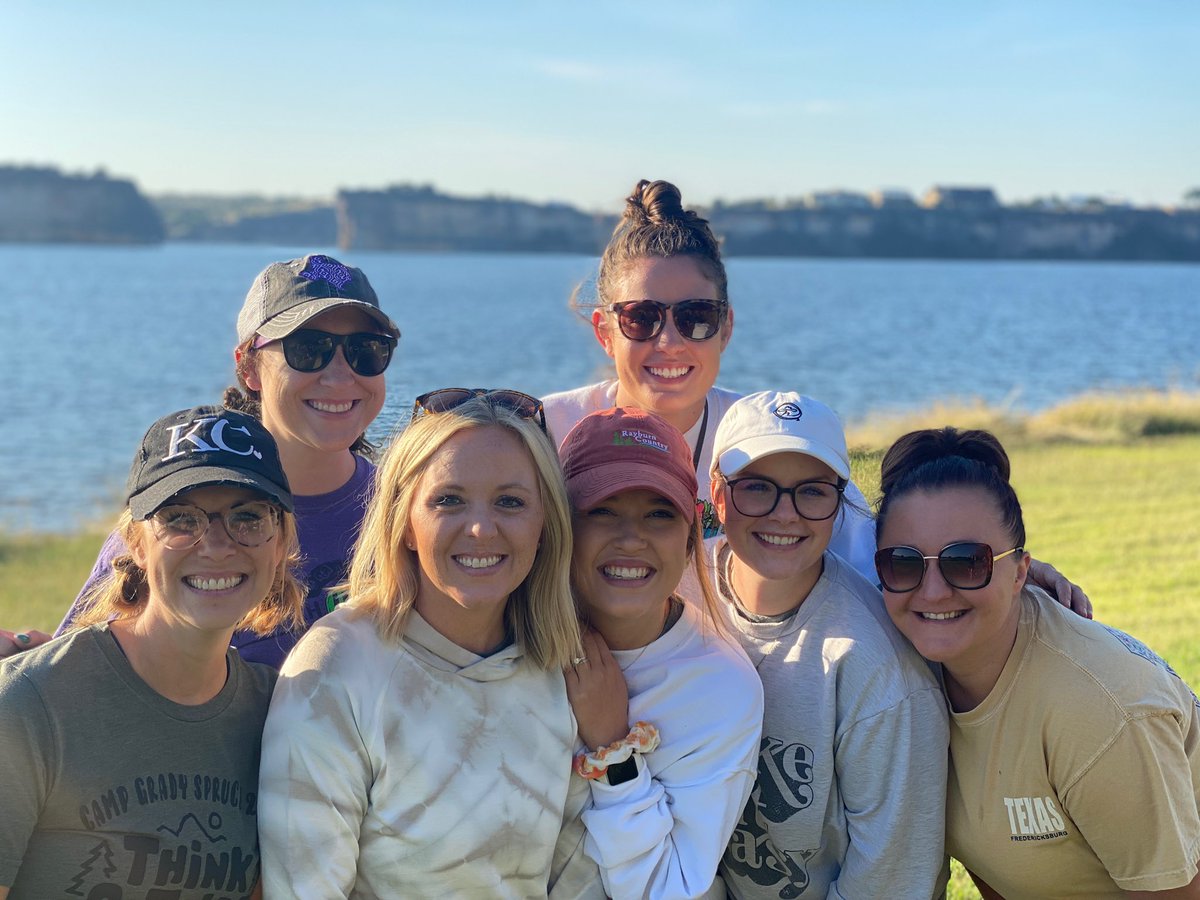 I couldn’t be more thankful for this team of ladies that I get to spend my days with! There isn’t a group who loves kids better than these people ❤️ <a href="/MrsGillAES/">Amanda Gill</a> @JPullanoAES <a href="/mrs_stubby5/">Hannah Stubby</a> <a href="/MrsAllenAES/">Mrs. Aubrey Allen</a> <a href="/StaciMills18/">Staci Mills</a> <a href="/joneSCIENCE5/">Mrs. Jones</a>