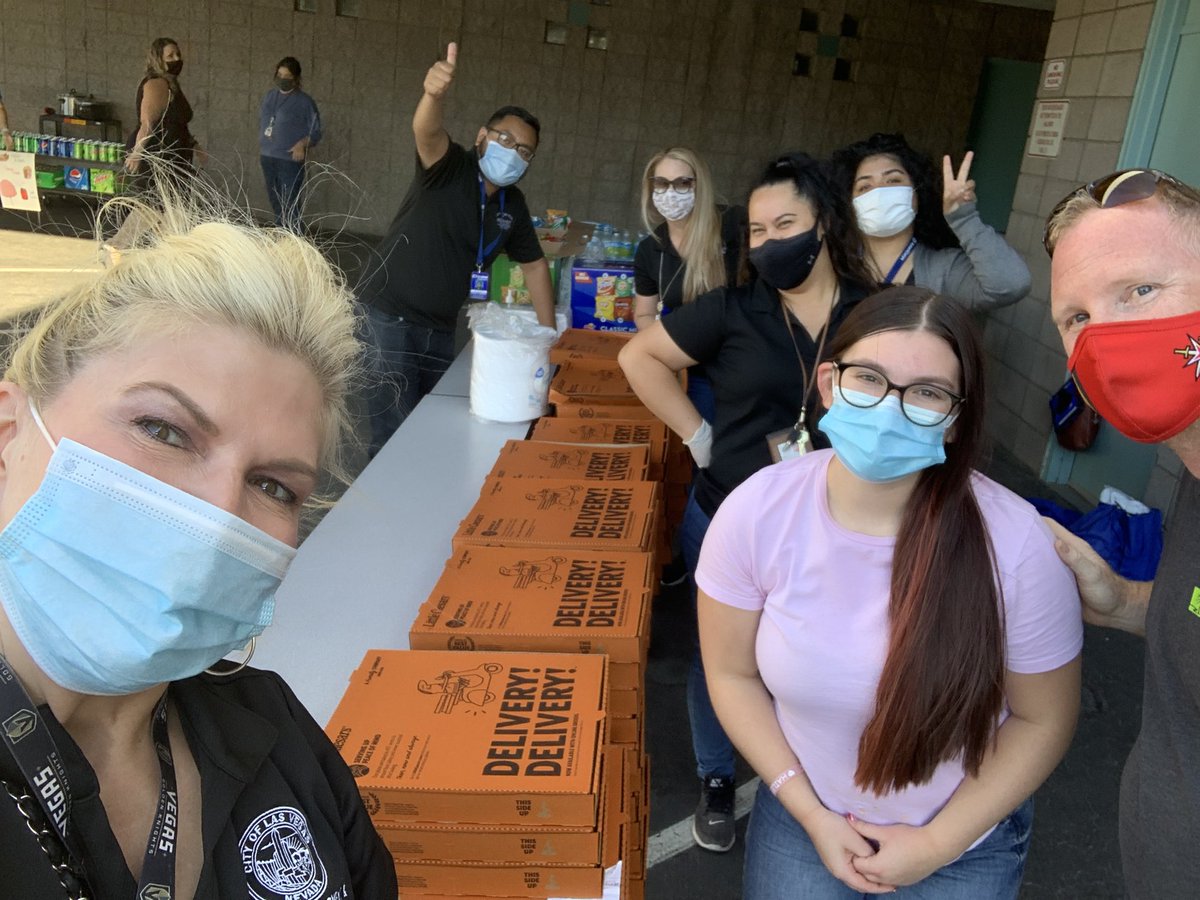 LoloPriest's tweet photo. What an incredible turnout at Lunt ES’s Fall Festival tonight! Over 1,100 students and their families enjoyed fun & safe engagement activities & resources! Huge thanks to our amazing Team YDSI & my awesome family for all of their hard work and support! #bctmlb #strongfuturelv https://t.co/NkwgxFAHEw