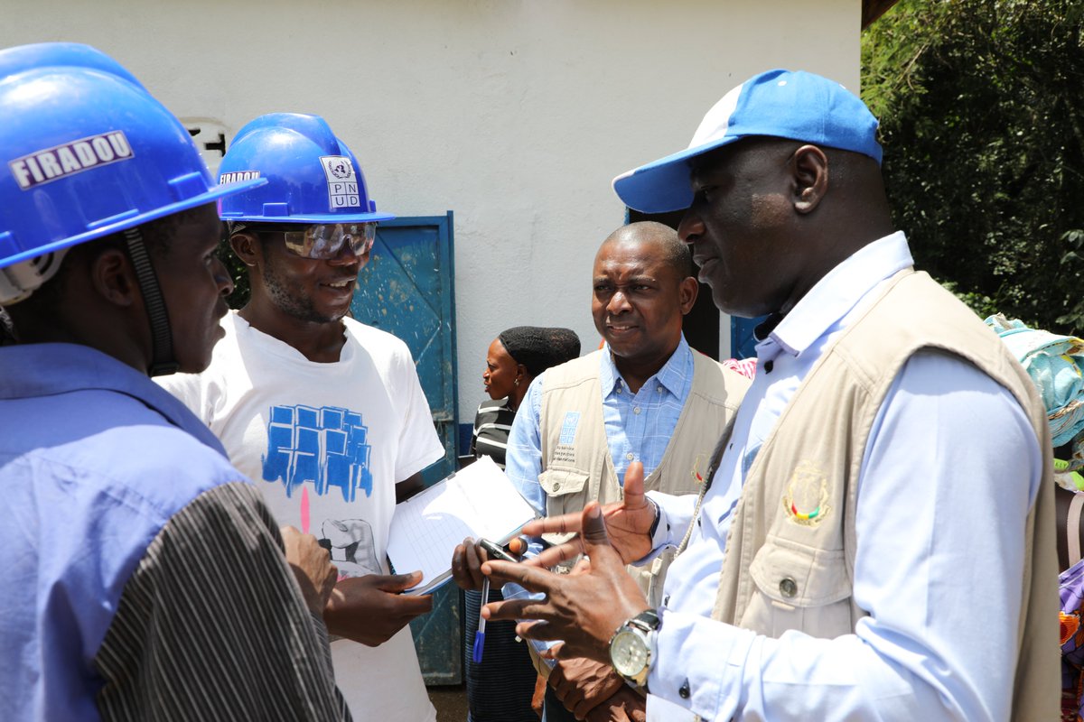 peged_pnud's tweet photo. Le #RRA du @PNUDGuinee @BYOUNOUSSA, est depuis le 4 octobre dernier en mission de supervision des activités de terrain. C’est à cette occasion qu'il a visité les Petites Centrales Hydroélectriques de #Firadou et #Bolodou.

Lire plus 👉 https://t.co/98XM8qO7I4 https://t.co/aIvK0U1LL7