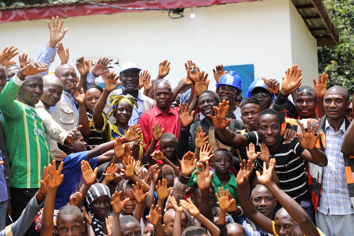 peged_pnud's tweet photo. Le #RRA du @PNUDGuinee @BYOUNOUSSA, est depuis le 4 octobre dernier en mission de supervision des activités de terrain. C’est à cette occasion qu'il a visité les Petites Centrales Hydroélectriques de #Firadou et #Bolodou.

Lire plus 👉 https://t.co/98XM8qO7I4 https://t.co/aIvK0U1LL7