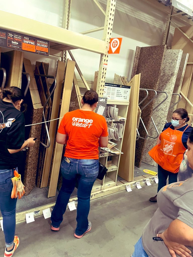 Dary6832's tweet photo. Few moments from inventory today! Thank you guys for all the hard work! ๐ช๐ป๐๐ฅ #6832 #inventoryteam #LetsGoooo https://t.co/hPXyQLOV6g