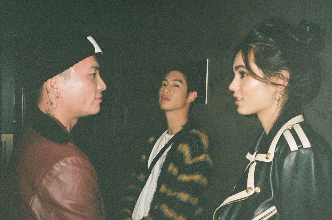 withyoumarktuan's tweet photo. 211009 Randy shares photo from Paris 

"Paris shenanigans pt. 2"

https://t.co/TOXaZrTX28

#MarkTuan_ParisFashionWeek
#MarkTuan #段宜恩 @marktuan
#GOT7 @GOT7Official https://t.co/auWthmH3jC