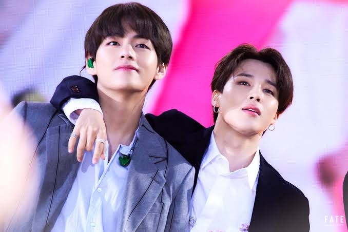 AfroditiHelen's tweet photo. 95 liners! Best friend forever!
#cingu #Taehyung #Jimin @BTS_twt https://t.co/9o8PnYWOMJ