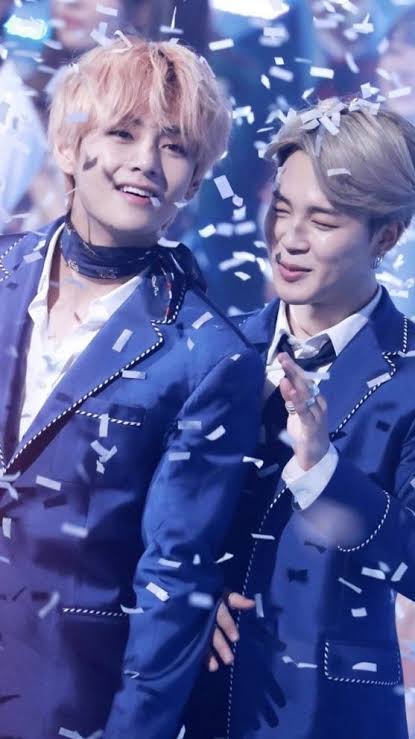 AfroditiHelen's tweet photo. 95 liners! Best friend forever!
#cingu #Taehyung #Jimin @BTS_twt https://t.co/9o8PnYWOMJ
