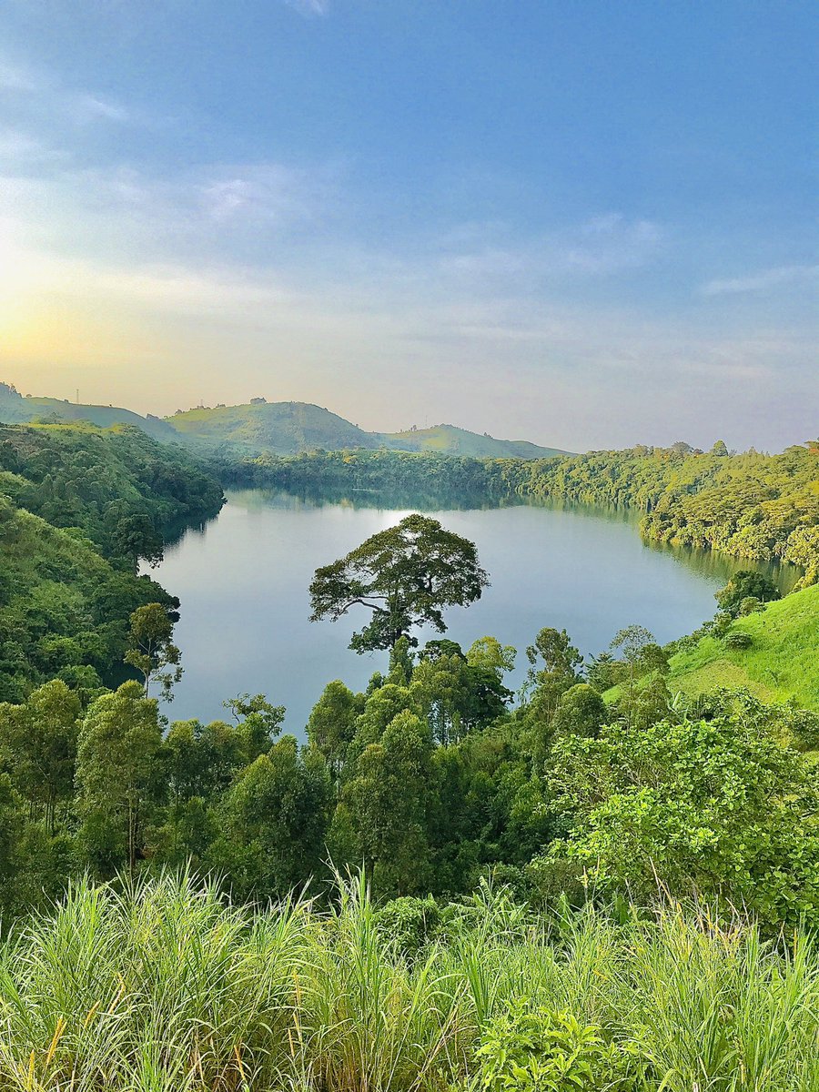 dickson_siko's tweet photo. 📍Nyinambuga Crater Lake, FortPortal🇺🇬 #BeautifulUG #VisitUganda #UgandaAt59 #UgandaIndependenceDay @wekesa_amos  @paulo_waabwe @rkabushenga @SueNsibirwa @Harriokat https://t.co/kRAMfgDxyj