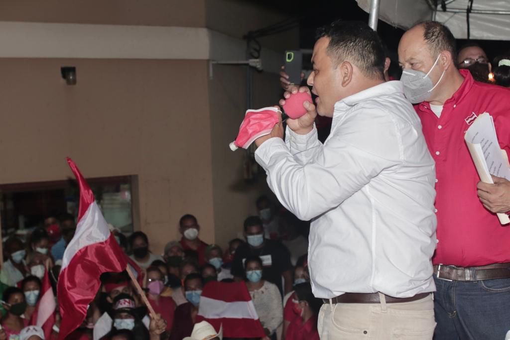 BenchitoAlcalde's tweet photo. Gracias PROXIMO presidente @yanirosenthal  por visitar este municipio tan olvidado, pero con la certeza de que trabajando juntos lo recuperaremos 
#SeVanPorqueSeVan #ElCambioDeLaGente #YaniPresidente #BenchitoAlcalde https://t.co/alXCFc2rNS