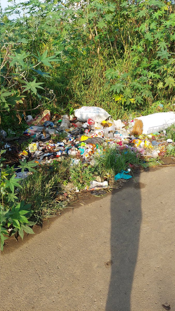 MURWDFoundation's tweet image. Indiscriminate garbage dumping on Handewadi-NyatiEstate road. (Diagonally opposit Kool Homes Gates). @PMCPune please take action. #garbagedumping