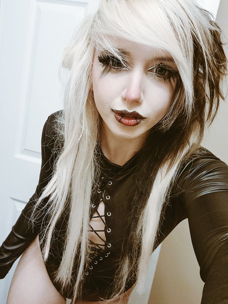 poptartbarbie on Twitter: "I love this pic of me spoopy season !!! 🎃🎃🎃