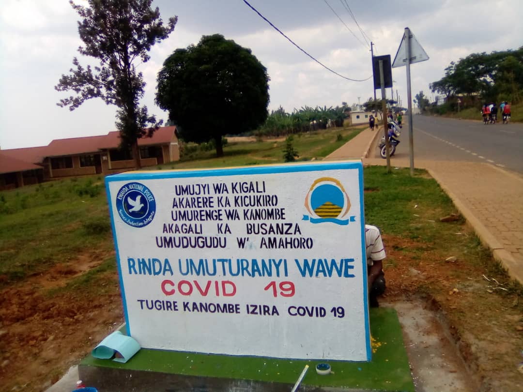 KanombeSector's tweet photo. 2/3

- Abandi bashyizeho inkuta zanditseho ubutumwa bwo gukangurira abahatuye kwirinda covid-19;
- Abandi babinyujije Mu ngamba Mu masibo (kuva ku Ndirirarugamba rwo guhangana na COVID19 kugeza ku Inararibonye zitoza abato zibereka uko birinda batibagiwe indahangarwa; https://t.co/yjrELqGoOq
