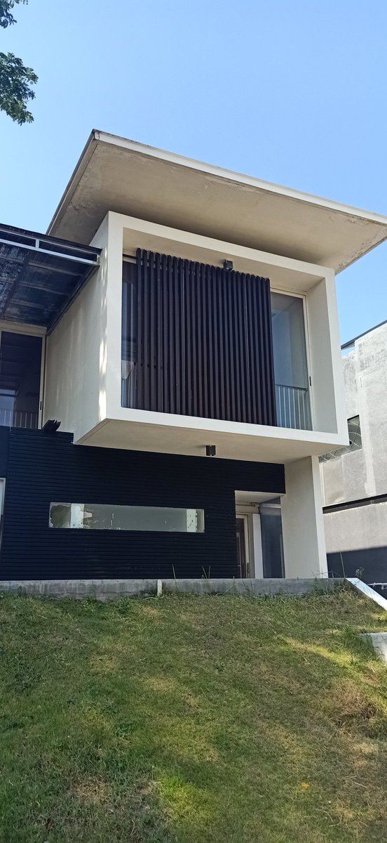 Percuma lapor polisi, karna rumah ini wajib lapor ke saya! Rumah di Citraland Melrose ini dengan Lt : 220 hadap selatan dan 2 lantai ini cuuucok banget buat anak milenial sekarang yg mau rumah minimalis gini 😍 gasin aja guys dengan harga 3M anda bisa dapet rumau kece ini!🔥🔥🔥