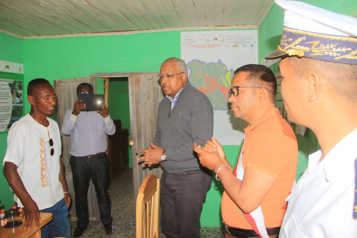 MATP_GOV_MG's tweet photo. Nouveau Bureau local foncier pour la Commune de Kiangara, la modernisation et le déploiement des Services Fonciers pour une meilleure #securisationfoncière dans toutes les communes de Madagscar est le grand défi du #MATSF pour la réalisation du Velirano 11 du président. https://t.co/ohNgg1iMTj