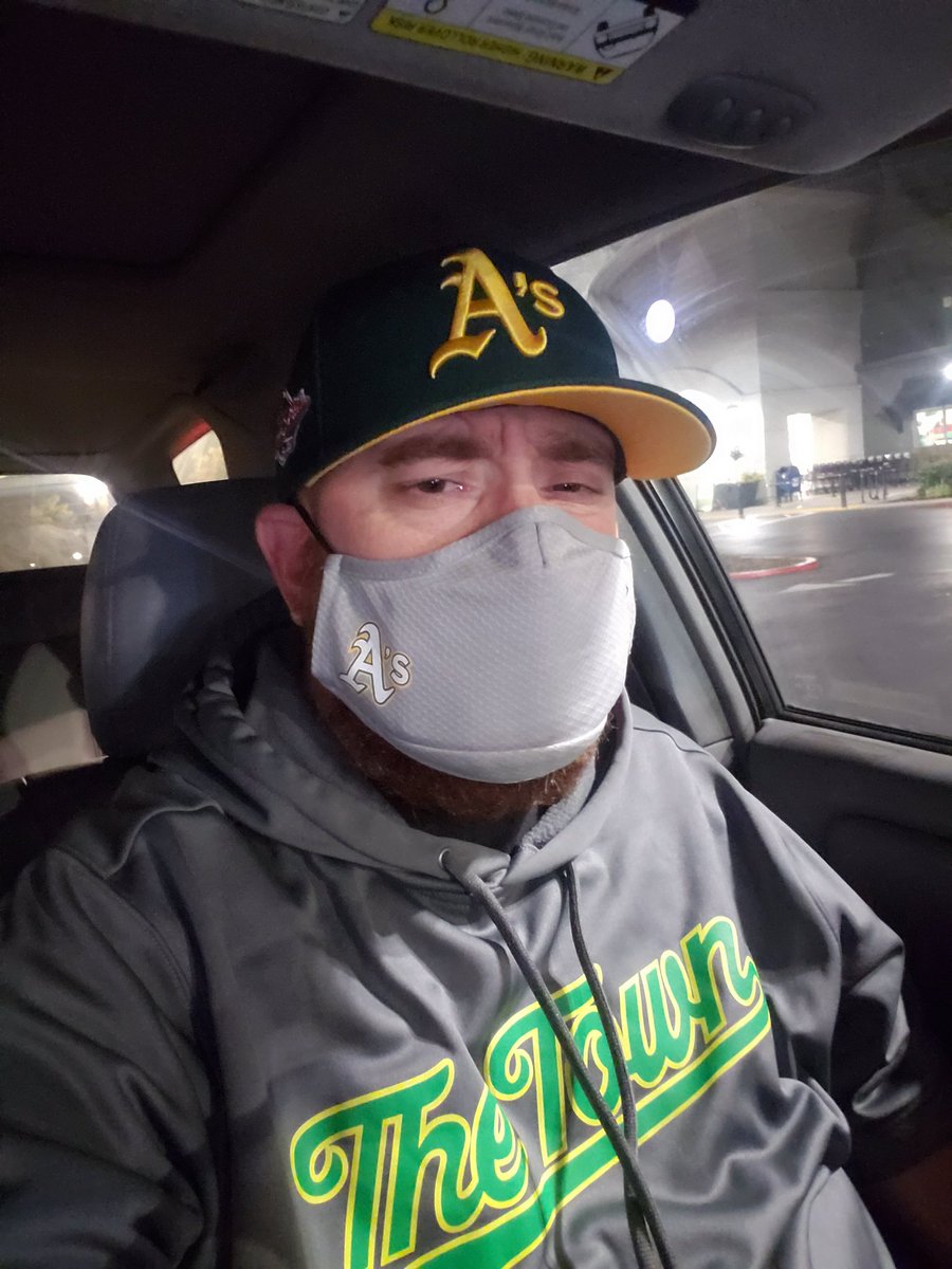 RFWill149's tweet photo. At Safeway in Dublin "Have the Giants won yet" Me "Don't know the score sir" "You aren't a Giants fan?" My Attire https://t.co/bHSDaRKhpP