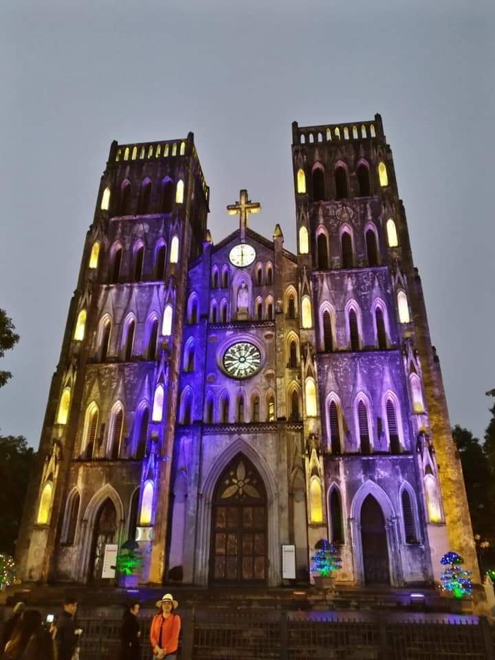 ViettinT's tweet photo. The St. Joseph's Cathedral is one of the most impressive examples of #Gothic architecture in #Vietnam. This famous representative French building was built in neo-Gothic style like the #NotreDamedeParis by the French in 1886. https://t.co/PAbQZJFsTK