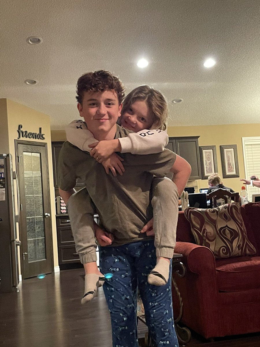 KingCalvin98's tweet photo. Someone missed his older brother! #RoadTrip #Memories #Kinger2.0 https://t.co/3FSR78gLWj
