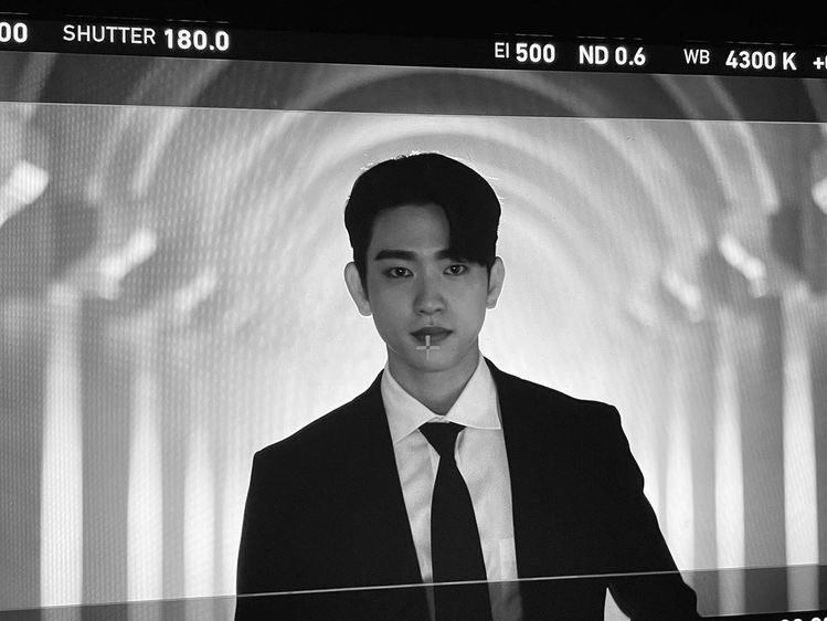 workingfiIes's tweet photo. ㅤㅤ
         
https://t.co/jNhAC7XBxu SNS UPDATE
12:42 P.M. — 1OO921
◌ Last Day ?

ㅤㅤ https://t.co/3hfkxW41P7