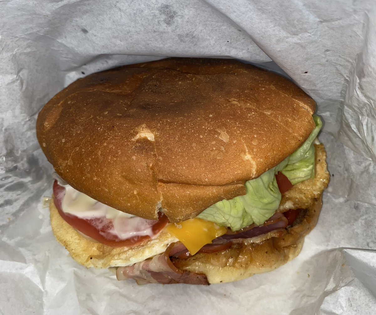 物産展で買った佐世保ビックバーガーでけぇ Zen Cwにて 神様になった日 連載中のイラスト