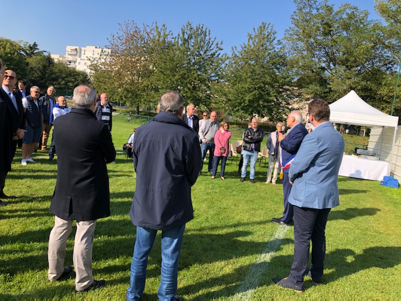 FontenayDemain's tweet photo. Pose de la première pierre du vestiaire de Rugby à Fontenay-aux-Roses 👍🏈🏆 https://t.co/MXvpnBw8Ie