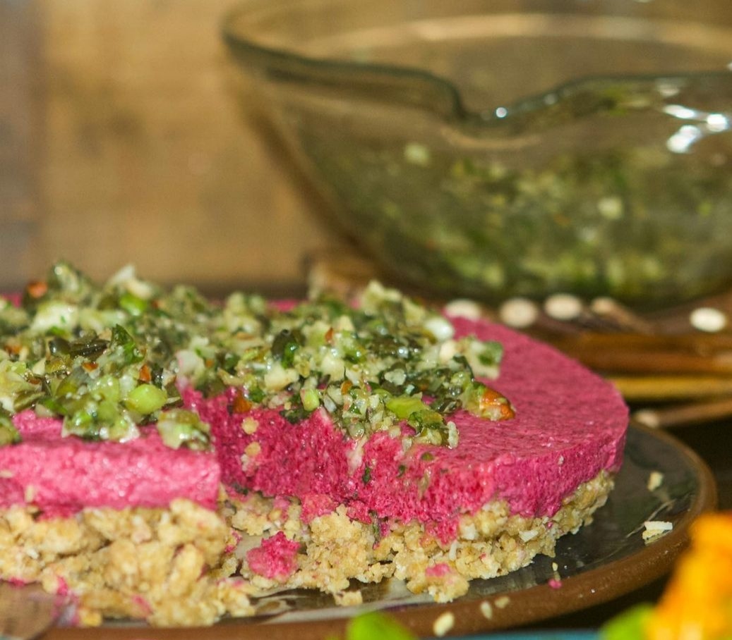 AislingRoche1's tweet photo. A very loyal customer @nanatweether posted these amazing pics on her Instagram.Its a beetroot cheesecake inspired by @gluts_gluttony . She used our sheep's yogurt for the cream cheese, look at those beautiful colours!!!. 💚♥️🐑🐑 Beetroot grown.@EnniscoeHouse https://t.co/CLsub8AmIr