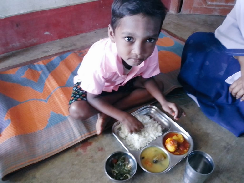 WCDOdisha's tweet photo. Consumption of #HotCookedMeals by preschool children at home is being monitored by ICDS functionaries during home visits to ensure adequate #NutritionForAll children.
@MinistryWCD
@PIBWCD
@POSHAN_Official https://t.co/l62voX0Q34