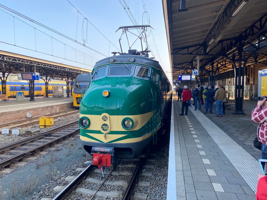 24Trains's tweet photo. De Hondekop 766 van de Stichting Hondekop heeft een nieuwe verflaag gekregen en maakt vandaag een rondje door Nederland. https://t.co/HQBNCxC5qX is er natuurlijk ook bij en je kan ons vandaag live volgen op onze Facebook pagina https://t.co/OSWmrMLI1L ! https://t.co/d7etGuoDMh