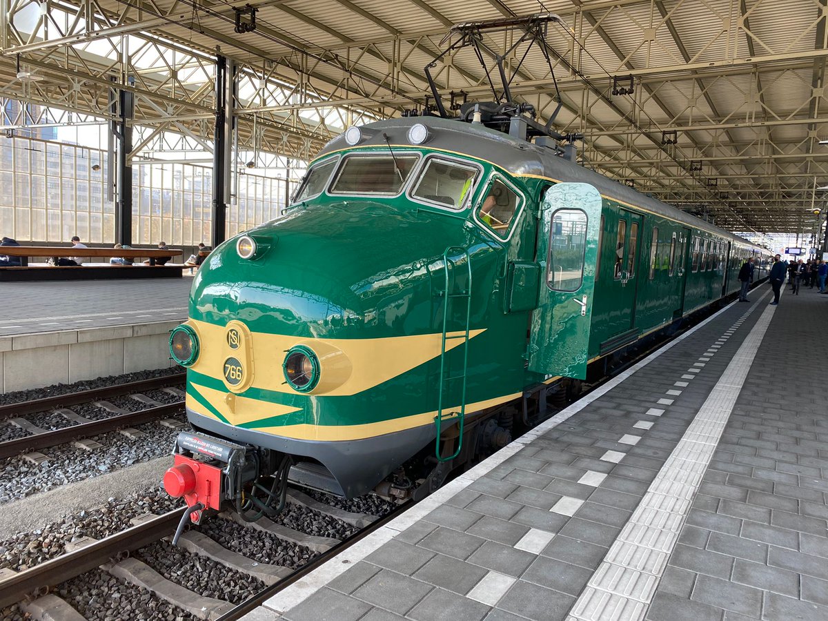 24Trains's tweet photo. De Hondekop 766 van de Stichting Hondekop heeft een nieuwe verflaag gekregen en maakt vandaag een rondje door Nederland. https://t.co/HQBNCxC5qX is er natuurlijk ook bij en je kan ons vandaag live volgen op onze Facebook pagina https://t.co/OSWmrMLI1L ! https://t.co/d7etGuoDMh