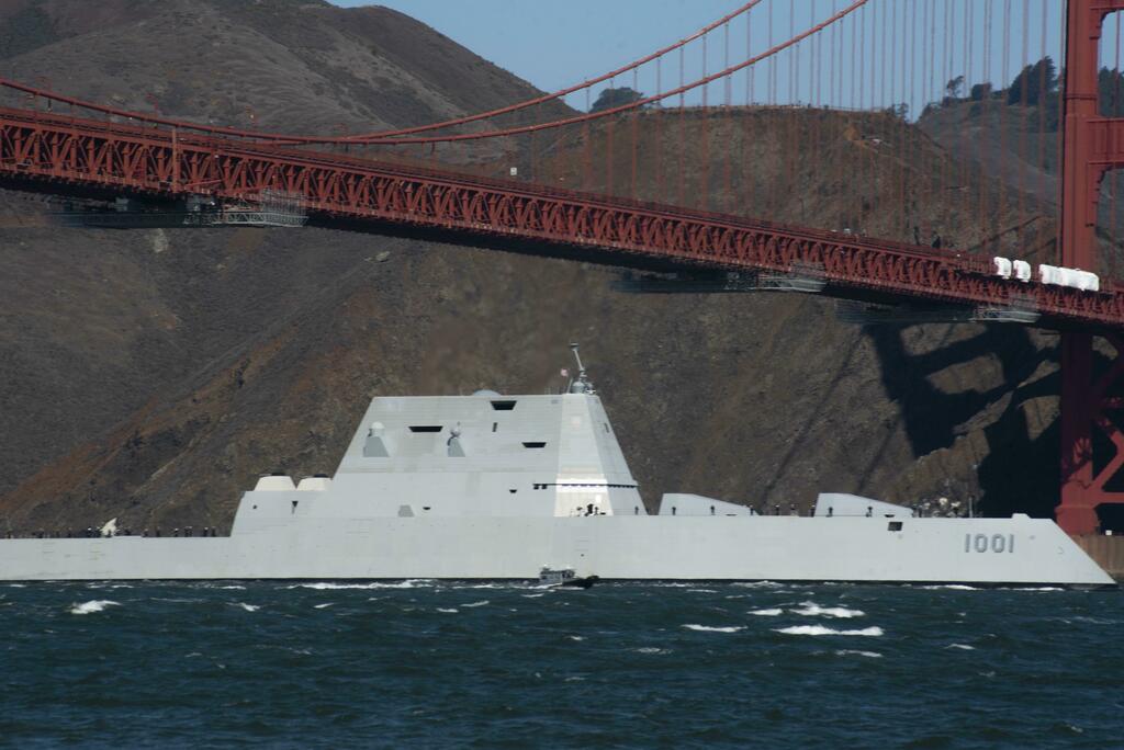 The Zumwalt-class guided-missile destroyer USS Michael Monsoor (DDG 1001) transits under the Golden Gate Bridge during San Francisco Fleet Week (SFFW) 2021. (Oct. 8, 2021) U.S. Navy photo by Mass Communication Specialist 2nd Class Hector Carrera [5185x34… bit.ly/3mzZGs1
