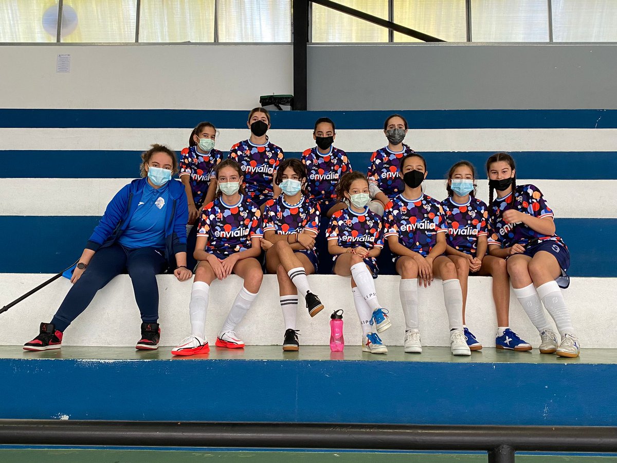 OUontimeFSF's tweet photo. ⚽️😀PARTIDO // LA PEQUES DEL INFANTIL DESEANDO SALTAR A LA CANCHA PARA DEBITAR TAMBIÉN CONTRA @marin_futsal
🚀🧡#imosOlio
#orgulloDeBase #enviBase #ourense #ourenseEnvialia #oNosoValor #libresParaSer https://t.co/dzdjBHhvHE