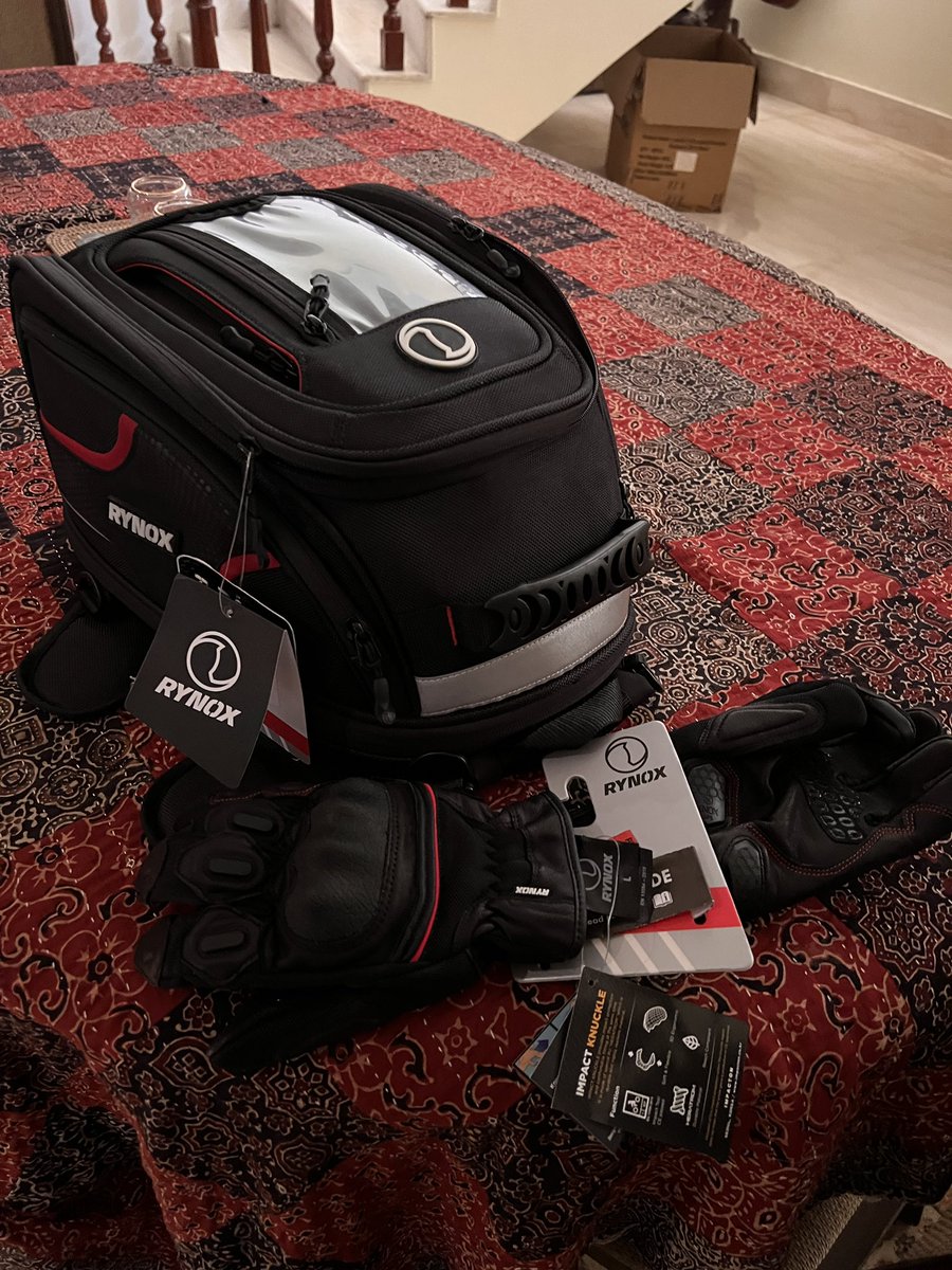 geekyranjit's tweet photo. Drove a bit more today and purchased some more gear from Rynox the magnetic tank bag and new gloves. The gear from @RynoxGears is good and great it’s an India company. https://t.co/Hfh3TAW4vZ