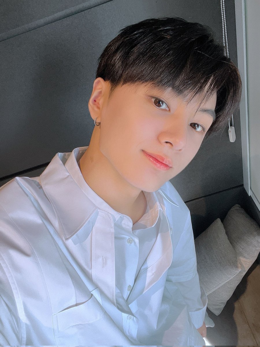 seeleenoophile's tweet photo. habis pulang dari undangan bareng 🥰
#ENVERSTAR @ENHYPEN_members #ENSD #ENHYPEN #ENHYPEN_JAY https://t.co/aqQ7kpMgyN
