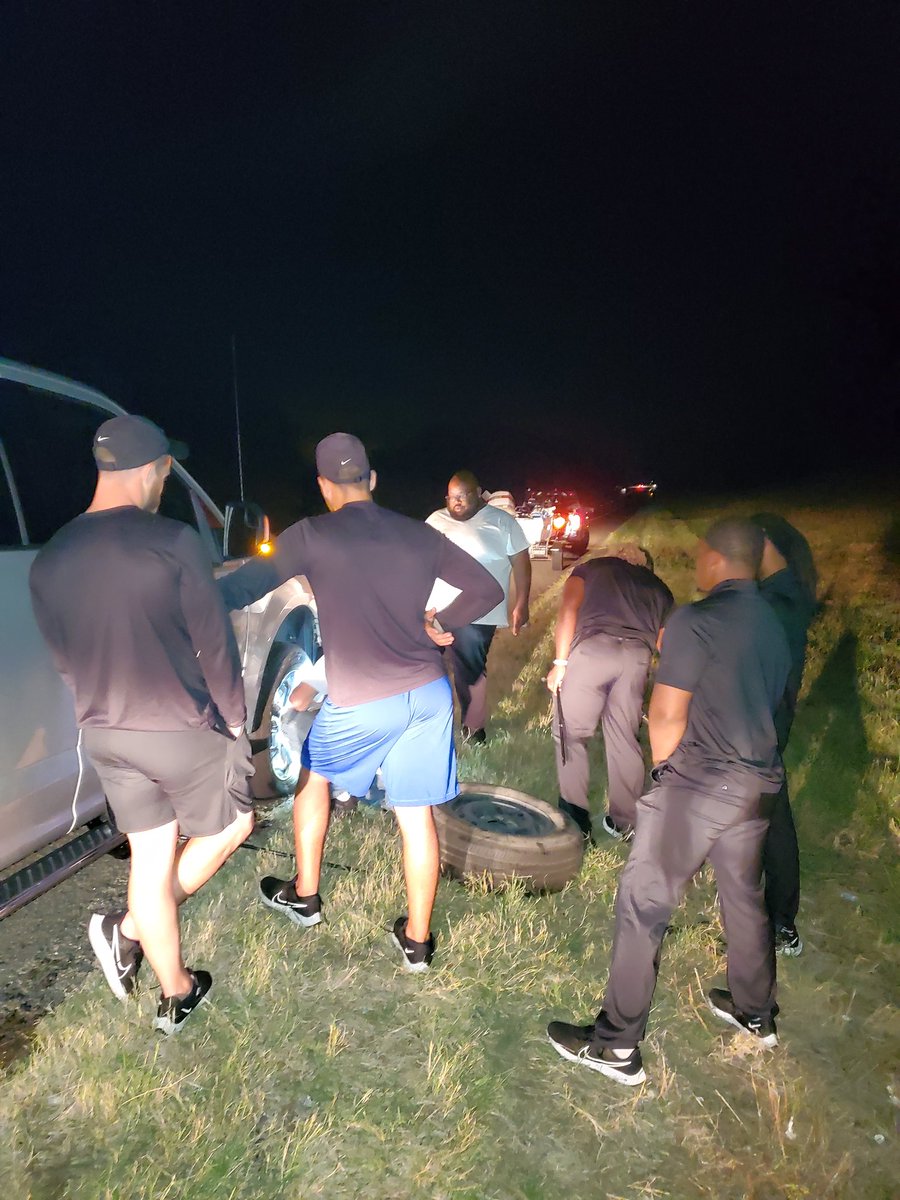 BrianRandle40's tweet photo. How many Coaches does it take to change a flat tire 🤔 Apparently not enough, we had to get some assistance rom a good samaritan. #3hrdrive #Lakebelton #firstVarsitygame #stillRtime https://t.co/JdHCBaoopi