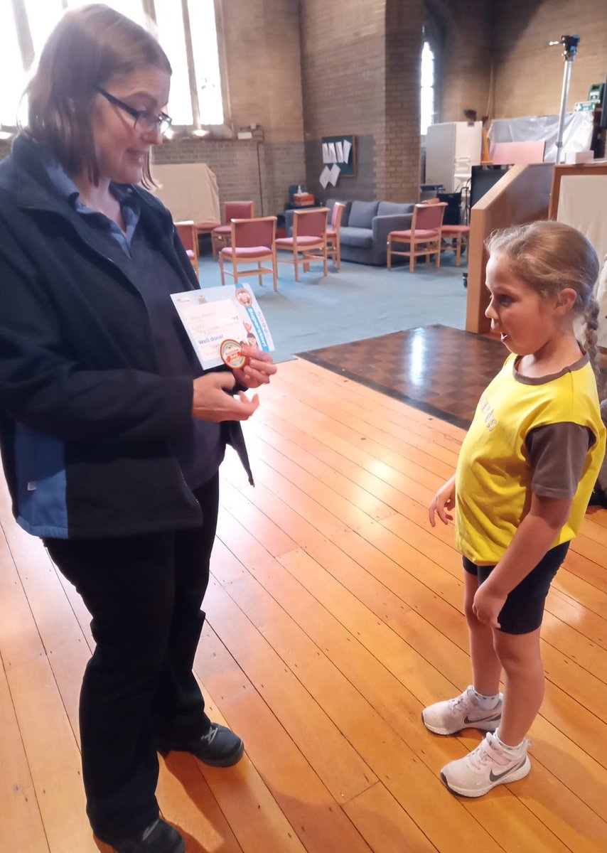 4thSWallington's tweet photo. #Congratulations to Emily from 4th South Wallington #Rainbows for completing her #GoldAward over Zoom!
Poppy visited 7th South Wallington Brownies to present her with her certificate and badges on Wednesday. @GuidingGLW @Guiding_LaSER @Girlguiding https://t.co/q7Cv9And4b
