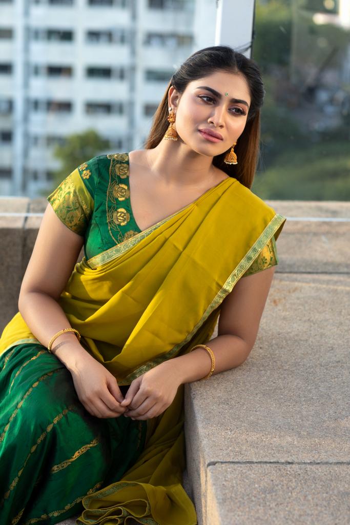 Dinakaran (@dinakarannews) on Twitter photo #ShivaniNarayanan looks cute and charming in this lovely traditional outfit!!
<a href="/iamshivani_n/">Shivani Narayanan</a> #ShivaniNarayanan looks cute and charming in this lovely traditional outfit!!
<a href="/iamshivani_n/">Shivani Narayanan</a>