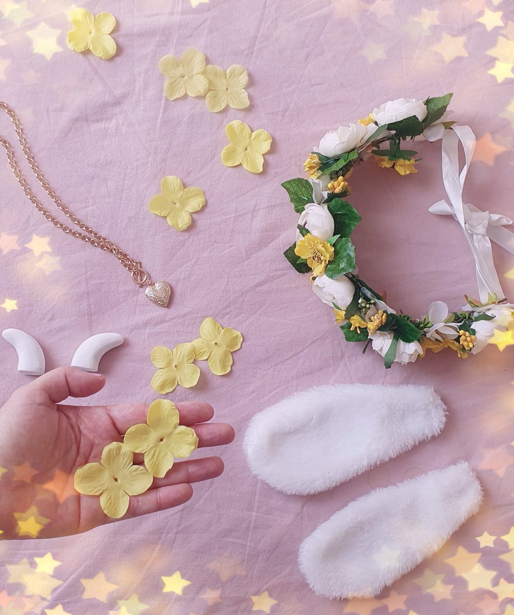 LilyLota's tweet photo. Working on my #Halloween costume!
Guess who's I'm going to be? https://t.co/FtvrDWiUis