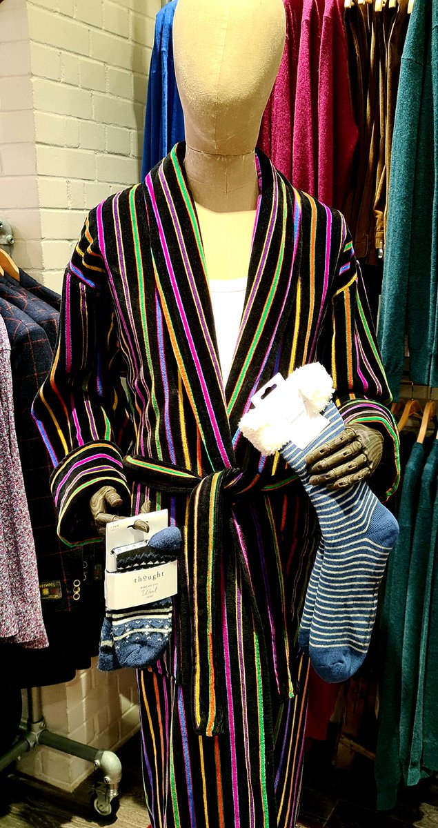 eclectichound's tweet photo. #WindowEdit
The Mozart #DressingGown from @bownoflondon 100% Egyptian cotton.
Paired with @thoughtclothing #SlipperSocks & #Fairisle #Wool #BootSocks
.
.
.
#Menswear #ColourPop #AntiBland #LoungeInStyle #GiftIdeas #EthicalGifts #EclecticHound #TheSquare #HelloWinchester https://t.co/xRiGDnjKiq