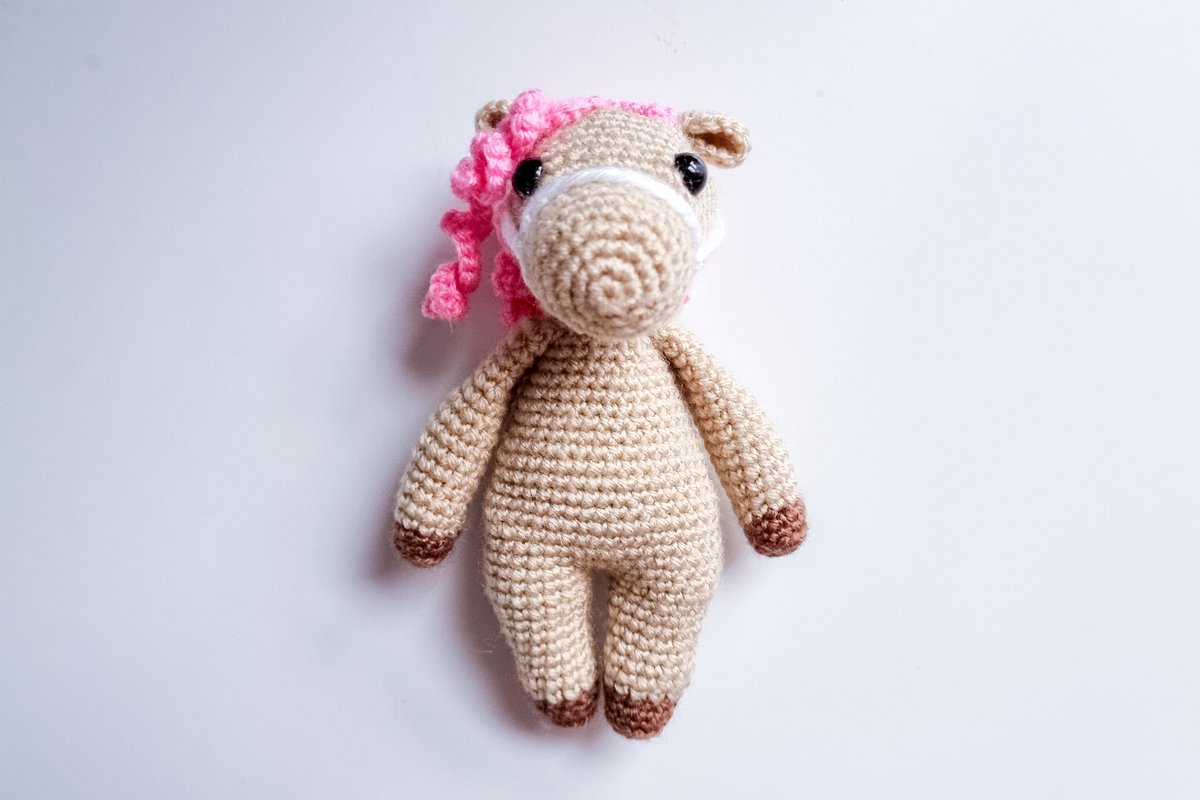 mamanaiis's tweet photo. A pretty pony for my friend who's just set up her own business and is doing an awesome job working for herself now!

She owns (and loves) horses and is obsessed with all things pink! I hope she loves it as much as I do.

Adapted from the @AmigurumiToday Cuddle Me Pony pattern. https://t.co/AUqWBO4Lyn