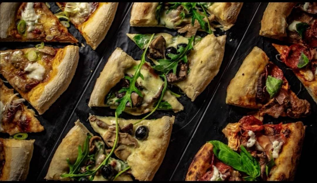 HiddenHarrogate's tweet photo. Devilishly Good Cocktails and Delicious Pizza, A perfect Saturday 👌 Join us today open from 12noon until 1am 
#harrogate #cocktailbar #pizzeria #weekend https://t.co/nrLKNX30P5